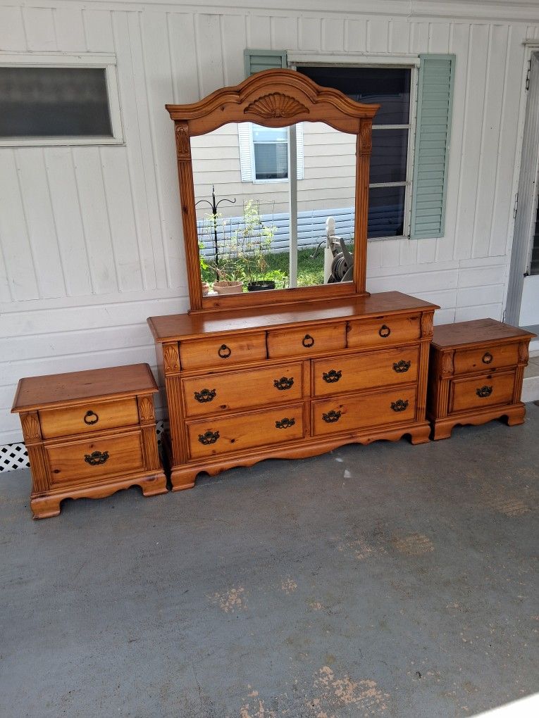Solid Wood 5 Piece Bedroom Set