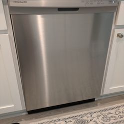 Frigidaire 24" Dishwasher 