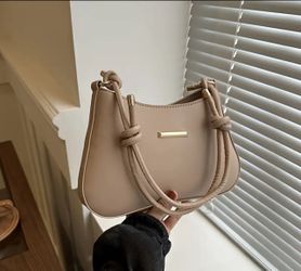 Elegant shoulder handbag