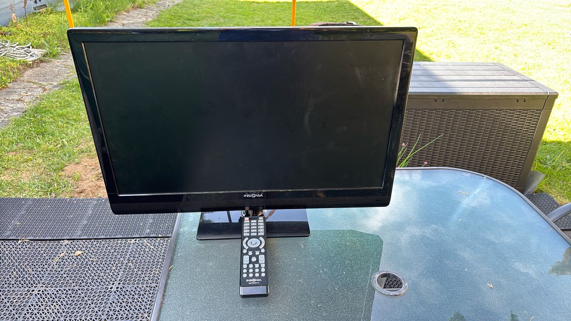 Insignia 24 Inch TV 
