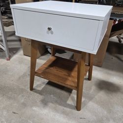 Modern Nightstand / End Table – Solid Wood Base + Drawer
