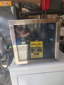 Mini beverage fridge