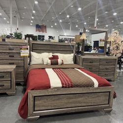 Queen bedroom set / Includes: Headboard, footboard, rails, mirror, dresser and nightstand. 