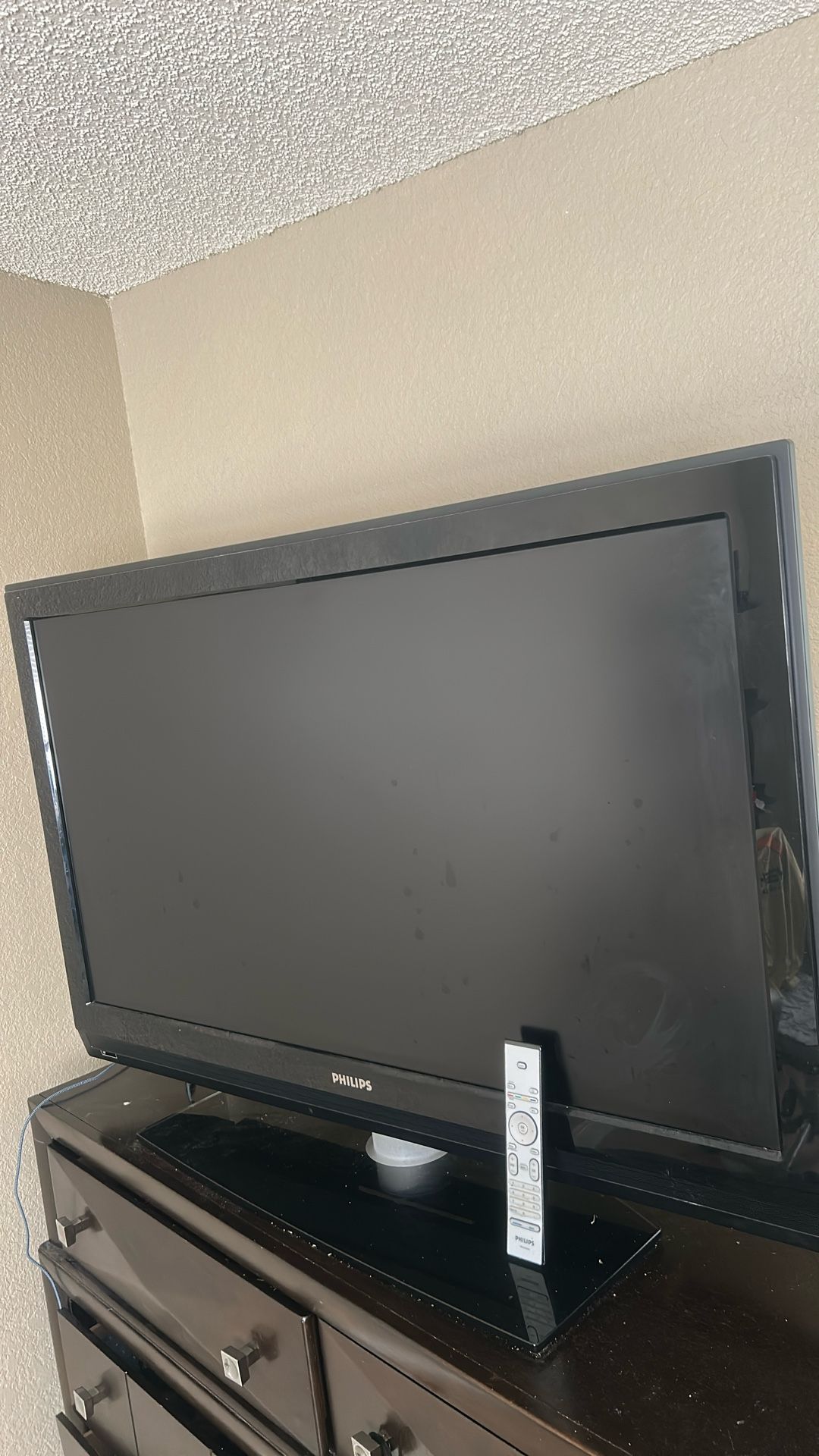47” Tv W Matching Remote Only $20 Black Friday Sale Come Get It Now !!!