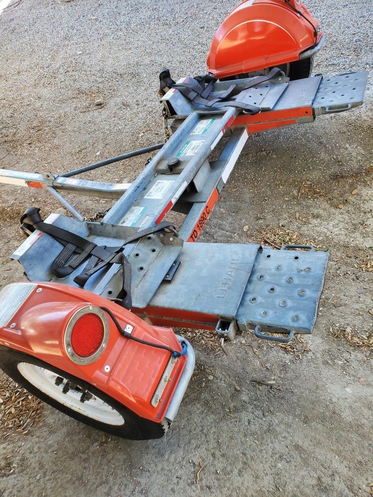 2004 Uhaul Tow dolly