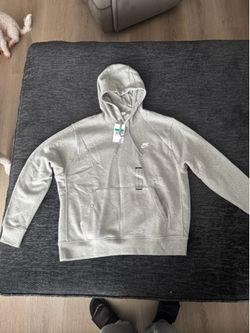 Nike Men's Sportswear Club Fleece Pullover Hoodie in gray