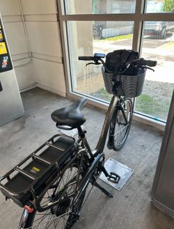 KHS Easy 24 Electric Bike (Class 2) - Low Miles & Loaded!