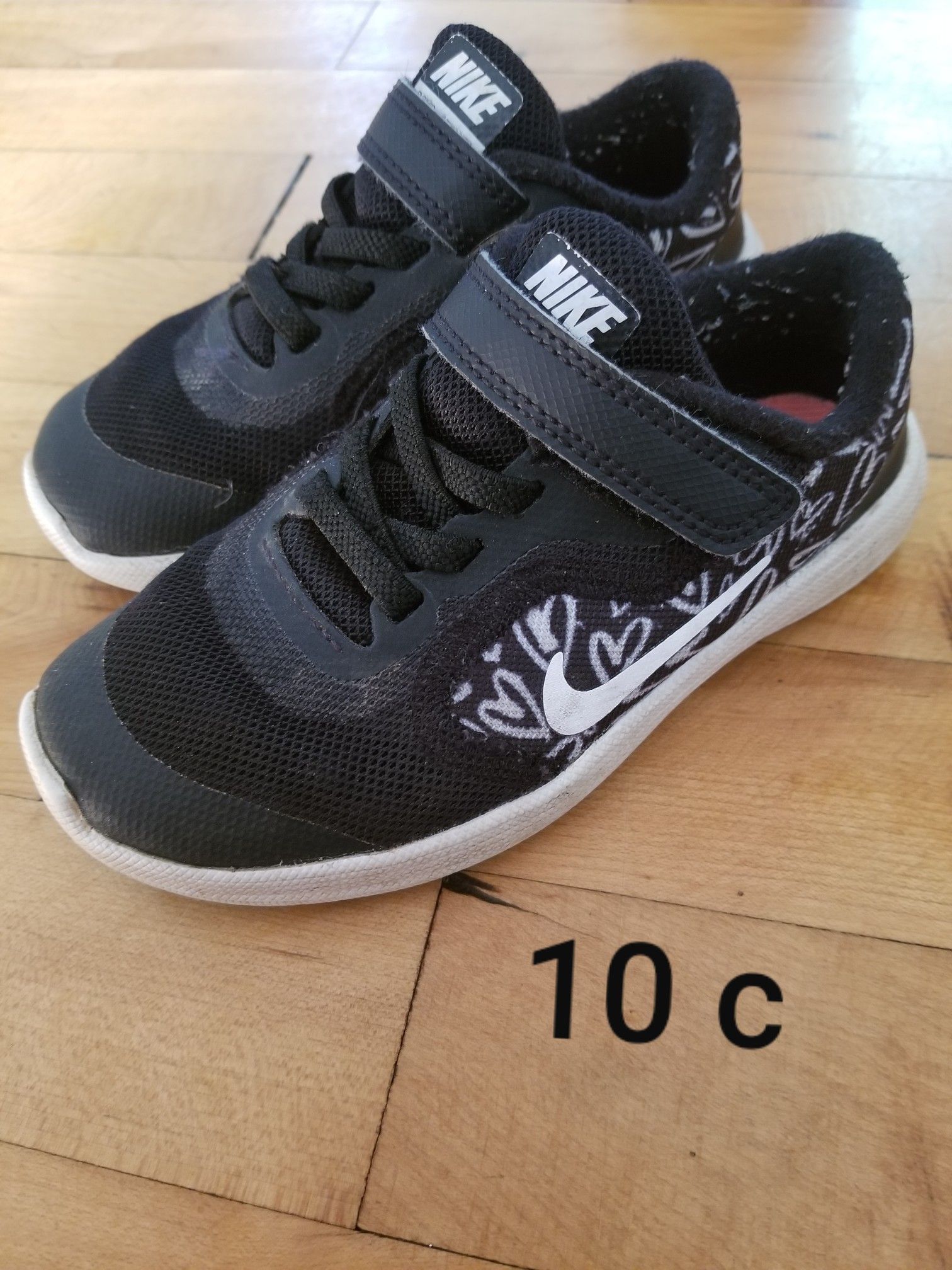 Nike shoe size 10 toddler