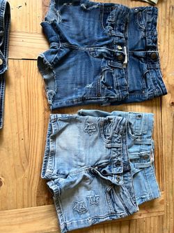 Girls shorts size 5 **BACK TO SCHOOL**