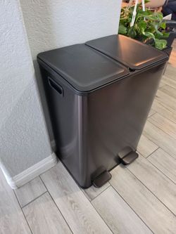 Dual Step Trash Can (16 Gal / 60L) Matte Black Stainless Steel