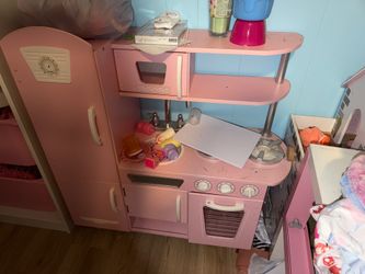 Kids pink kitchen