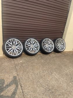 22” Staggered Wheels and Tires 5Lug