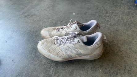 New Balance Molded cleats