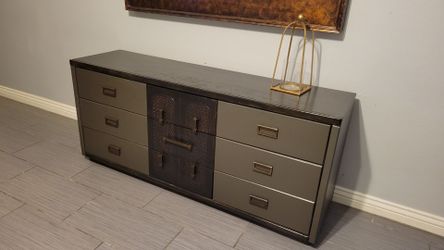 NICE GRAY 9 DRAWERS DRESSER