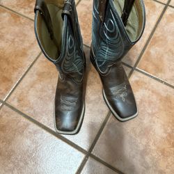 Women’s Ariat boots 