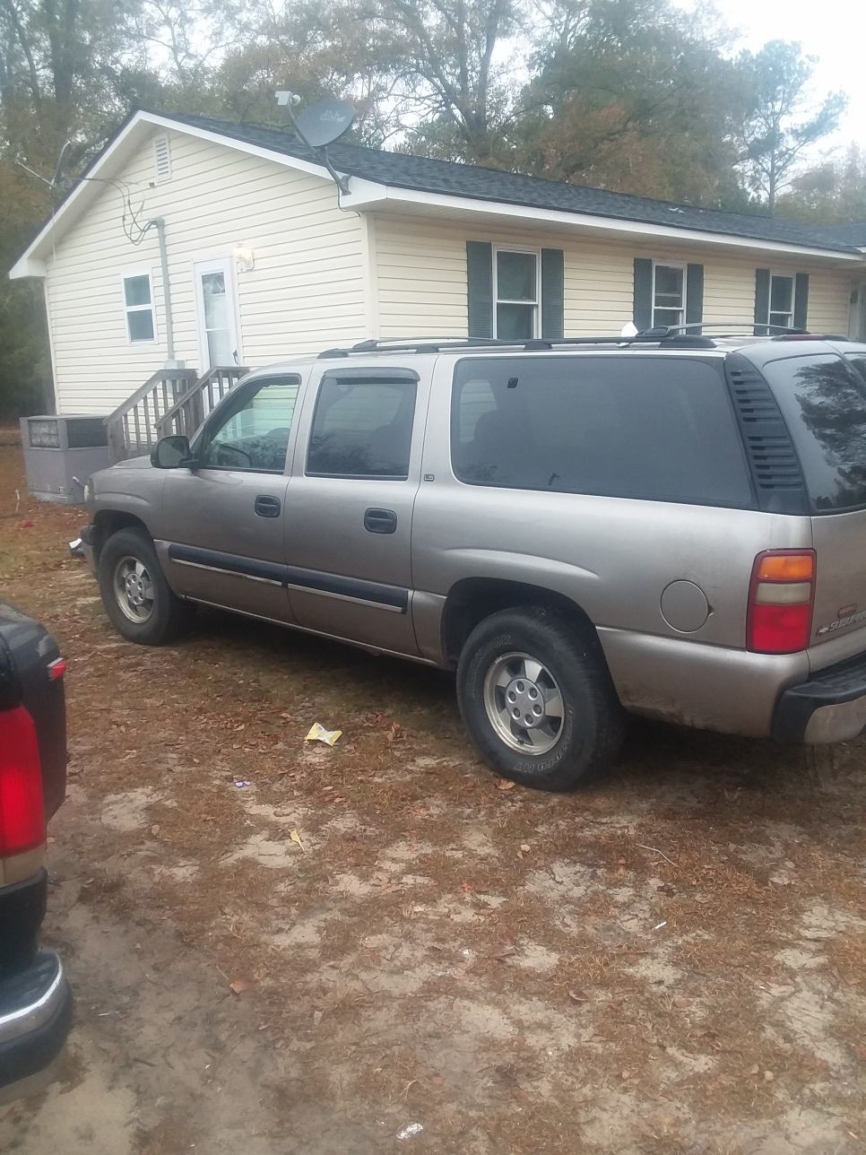 Two package deal 2 01 Chevy suburbans 2500 for Sale in Fayetteville, NC