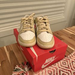Nike Dunks Team Gold 