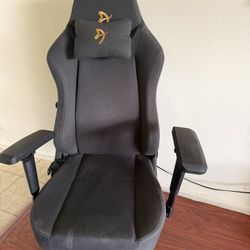 Arozzi Gaming Chair