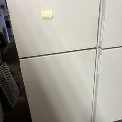 HOTPOINT Refrigerator 