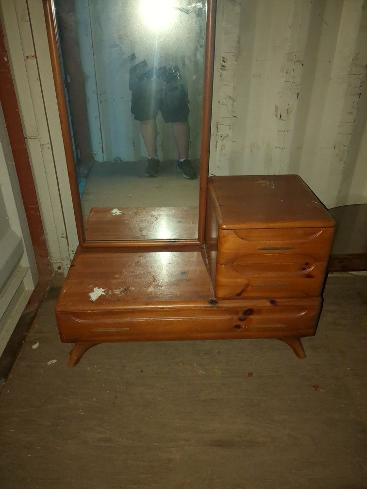 Make-up Mirror Dresser