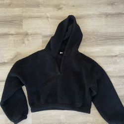  Women’s Gilly hicks fluffy crop pull over with hood 