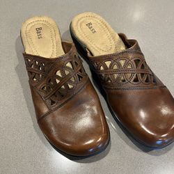 Woman’s Bass Clogs US 10