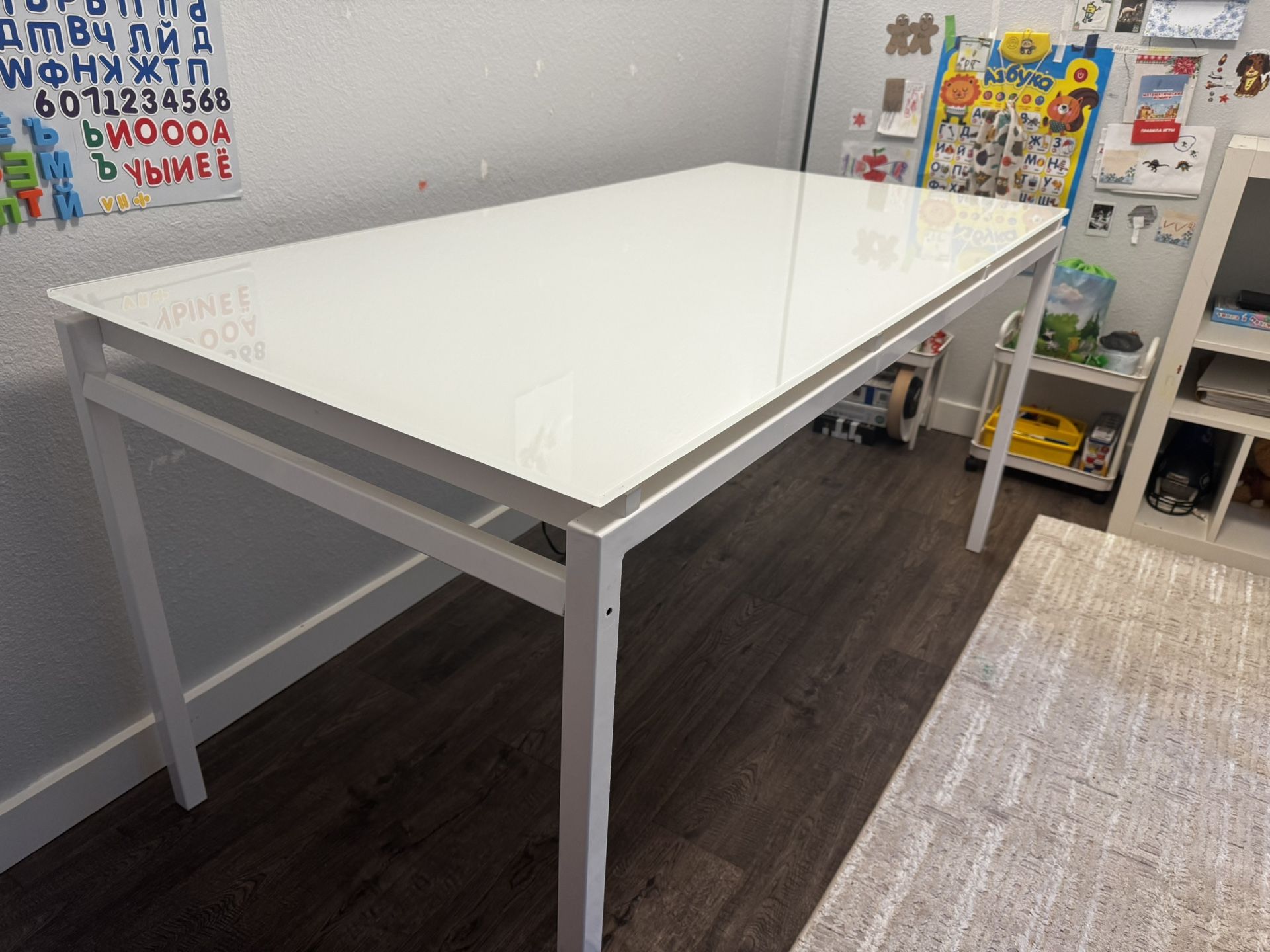 Modern White Desk โ Great Condition!
