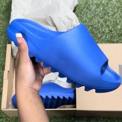 Yeezy Slides ( AZURE )