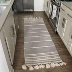 🦋💐R60#12 $90 5x7 pick stitch texture
Stripe with Tassel Rug jet gray- Hearth &
Hand with Magnolia