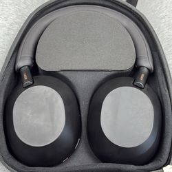 Sony - WH1000XM5 Wireless Noise-Canceling Over-the-Ear Headphones - Black 