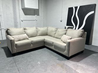 SECTIONAL COUCH Y