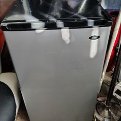 Sanyo Mini Fridge 