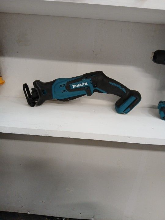Makita New Sierra De Sable Inalambrica