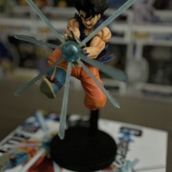 DBZ Goku Kamehameha Figurine 