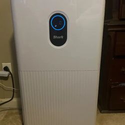 Shark HE601  Air Purifier - Like New w/ New Filter