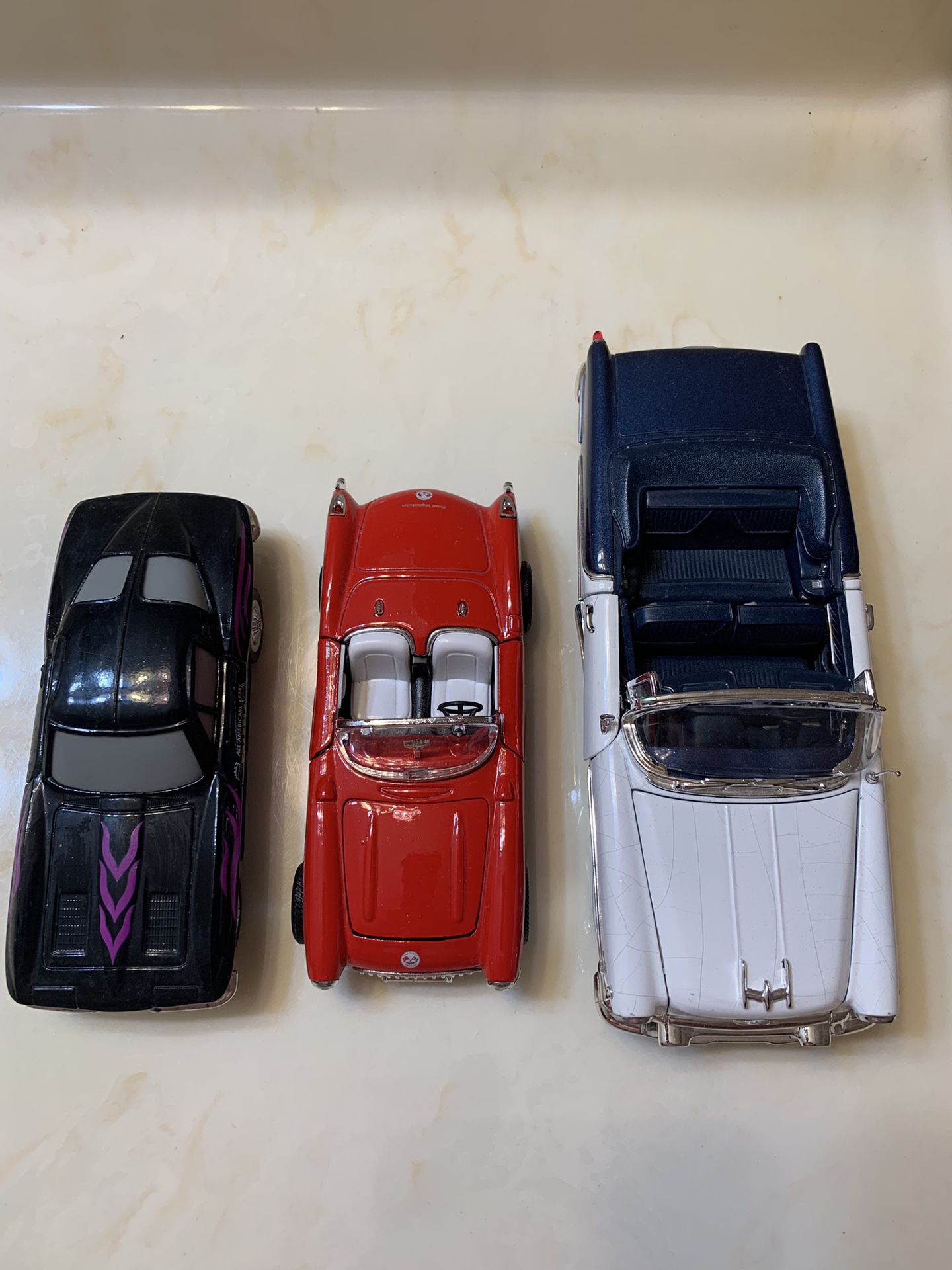 Collectible Model Cars   Lot Of 3