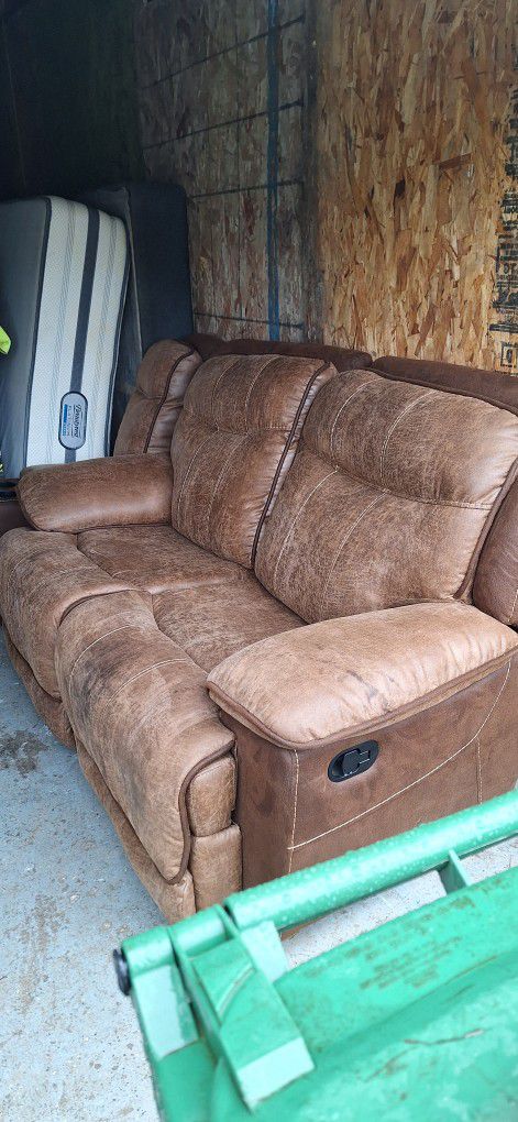 Recliner Loveseat With Table