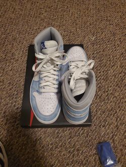 Jordan 1 Hyper Royal 