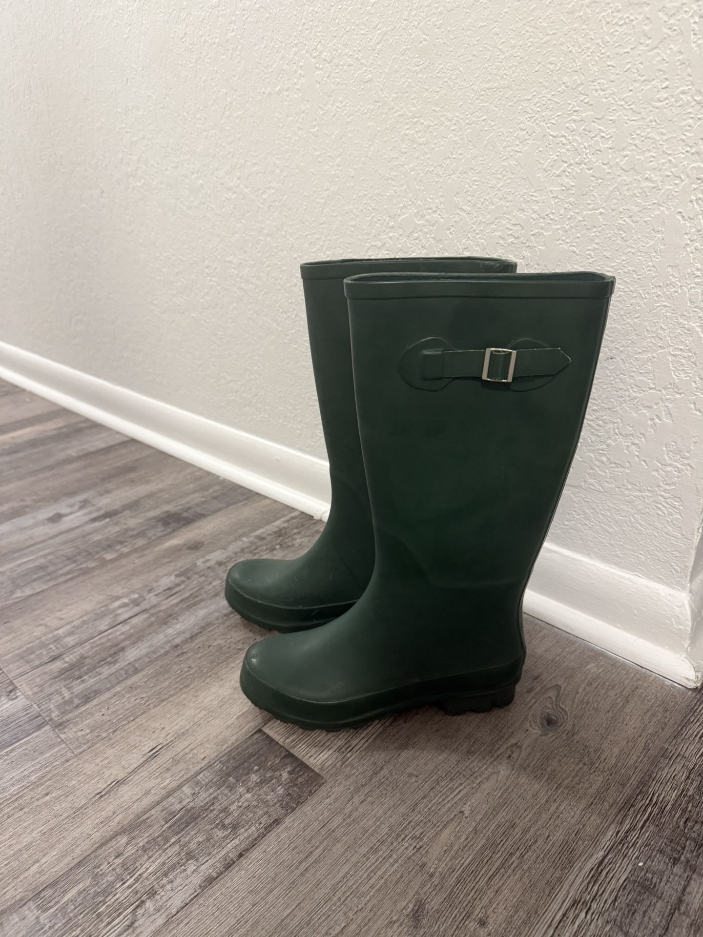 👢Size 7 -Time and Tru /Tall  Waterproof Rain Boots in Green Ash, With Side Buckle 