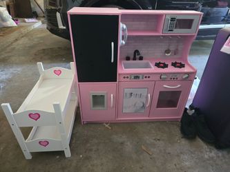 Child's cook center with doll bunks!