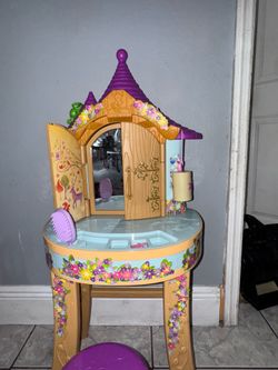 Rapunzel vanity