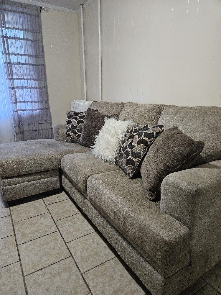 Reversable Sectional Sofa / Couch