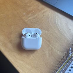 AirPods 4 (PRACTICALLY NEW)