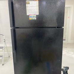 Refrigerator With Ice Maker