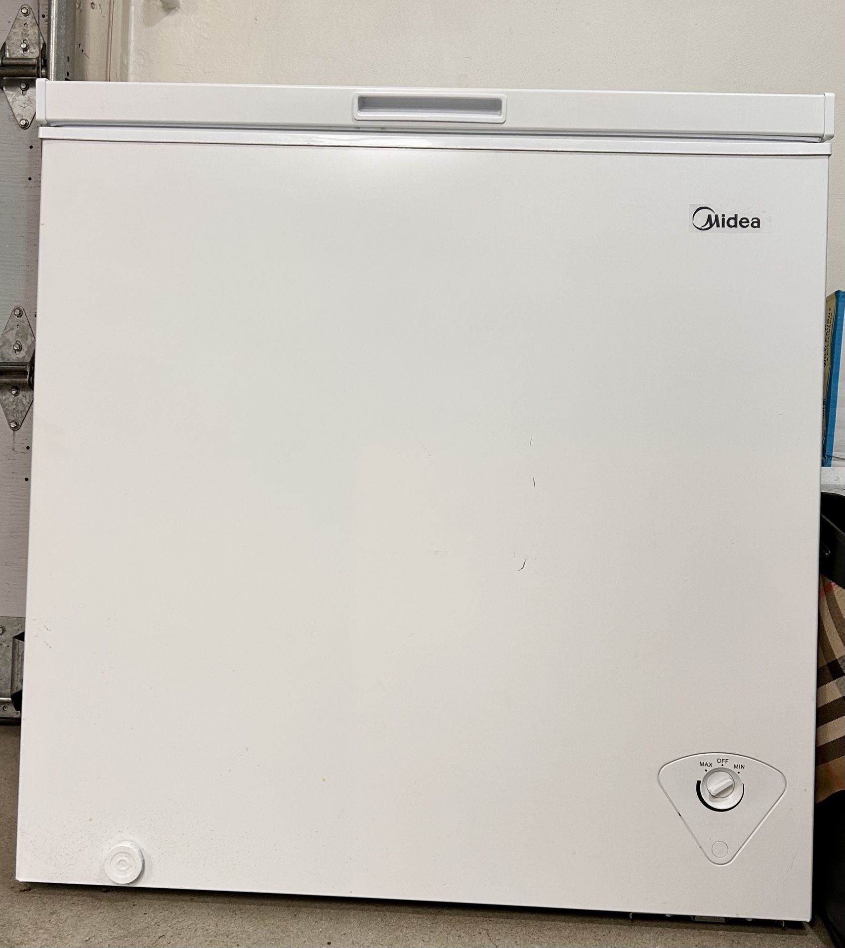 Midea Chest Freezer 7.0 Cu.ft White