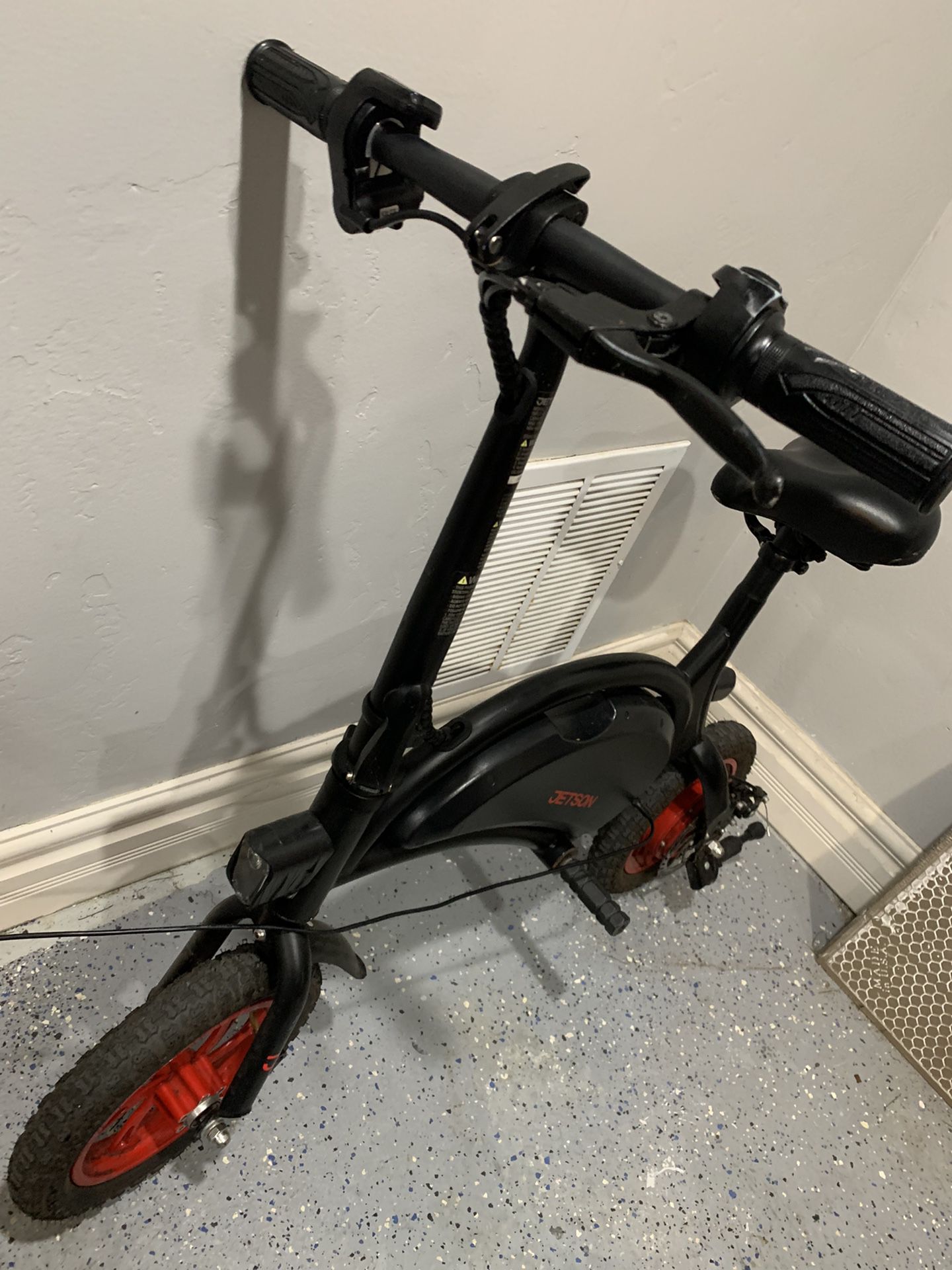 Jetson Jetsen Electric Bike . $175 Woth Charger Pickup Point Loma 