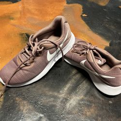 Nike Mauve Tanjuns - Size 8 - Like New - $20