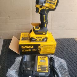 DEWALT ATOMIC 20V MAX LITHIUM-ION CORDLESS BRUSHLESS 1/2-IN IMPACT WRENCH KIT WITH HOG RING ANVIL 5.0 AH BATTERY AND CHARGER INCLUDED 