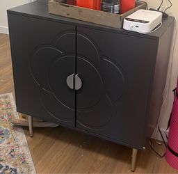 Storage cabinet