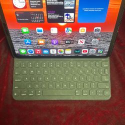 IPAD PRO 128GB  11in 4th Generation Unlocked For Sale $600   With Apple Pencil And Apple Keyboard Included 